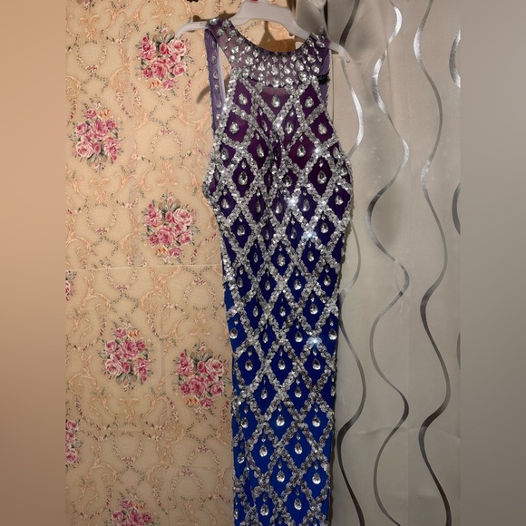 S-XS dress made from beautiful jewels. - Picture 3 of 6